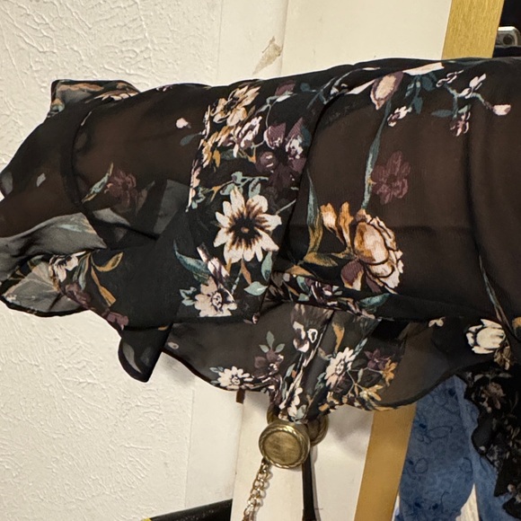 Iz Byer Black Floral Blouse with Ruffle Detail - Picture 3 of 4